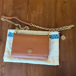 Tory Burch Robinson Chain Wallet Crossbody